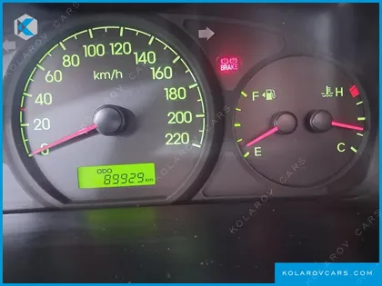 HYUNDAI STAREX 5-SEATER VAN