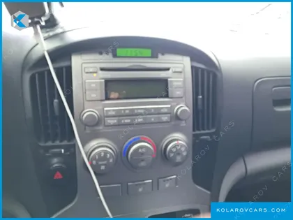 HYUNDAI STAREX 5-SEATER VAN