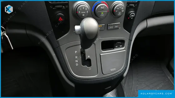 HYUNDAI STAREX 12-SEATER WAGON