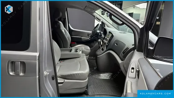 HYUNDAI STAREX 12-SEATER WAGON