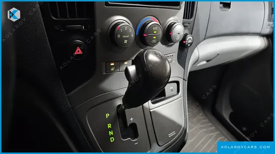HYUNDAI STAREX 12-SEATER WAGON