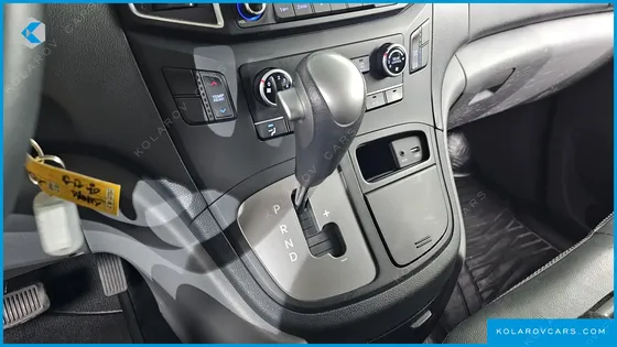 HYUNDAI STAREX 12-SEATER WAGON
