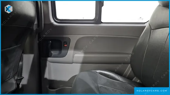 HYUNDAI STAREX 12-SEATER WAGON