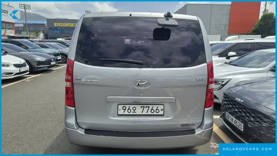 HYUNDAI STAREX 5-SEATER VAN