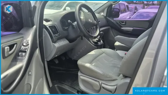 HYUNDAI STAREX 5-SEATER VAN