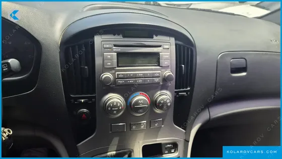 HYUNDAI STAREX 5-SEATER VAN