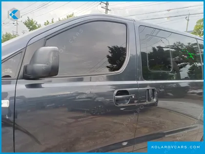HYUNDAI STAREX 5-SEATER VAN