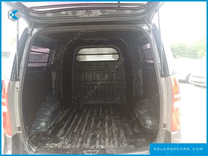 HYUNDAI STAREX 5-SEATER VAN