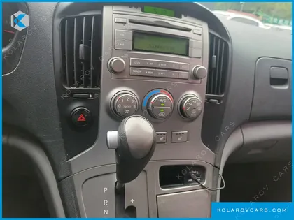 HYUNDAI STAREX 5-SEATER VAN