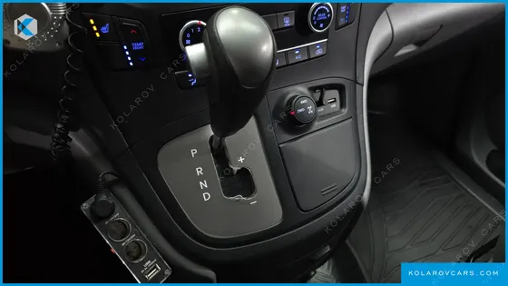 HYUNDAI STAREX 4WD 11-SEATER WAGON