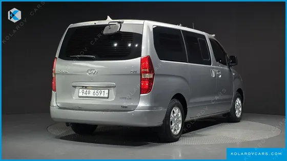 HYUNDAI STAREX 5-SEATER VAN