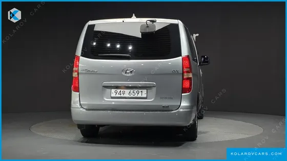 HYUNDAI STAREX 5-SEATER VAN