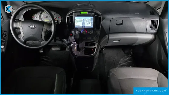 HYUNDAI STAREX 5-SEATER VAN