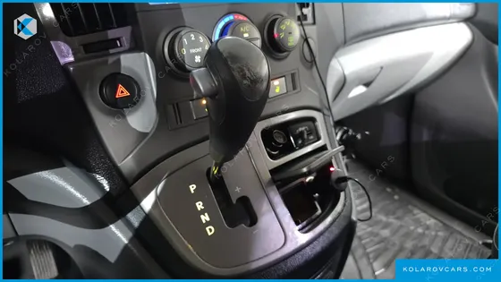 HYUNDAI STAREX 5-SEATER VAN