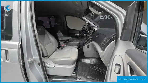 HYUNDAI STAREX 5-SEATER VAN