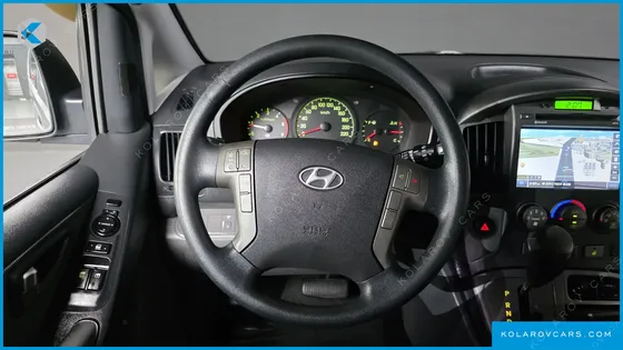 HYUNDAI STAREX 5-SEATER VAN