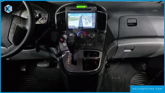 HYUNDAI STAREX 5-SEATER VAN