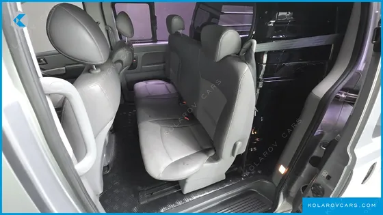 HYUNDAI STAREX 5-SEATER VAN