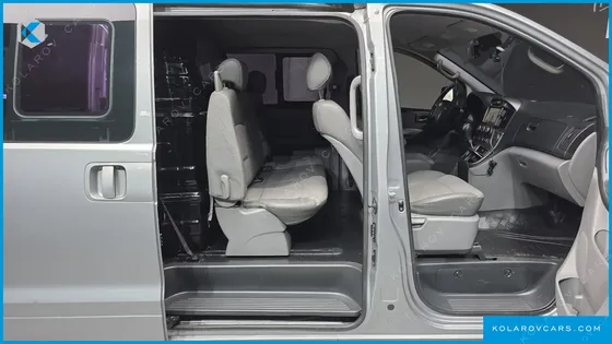 HYUNDAI STAREX 5-SEATER VAN