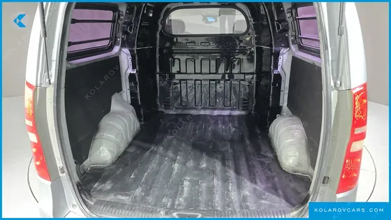 HYUNDAI STAREX 5-SEATER VAN