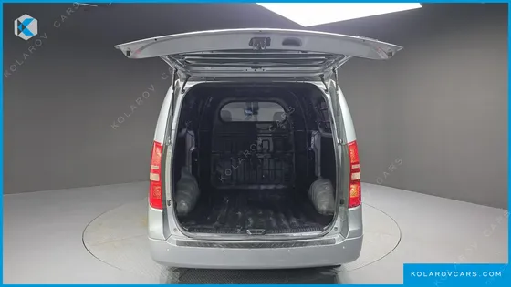 HYUNDAI STAREX 5-SEATER VAN