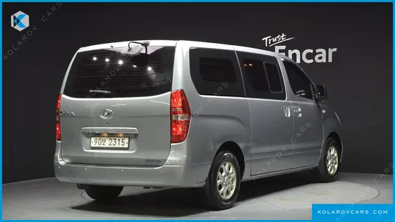 HYUNDAI STAREX 5-SEATER VAN