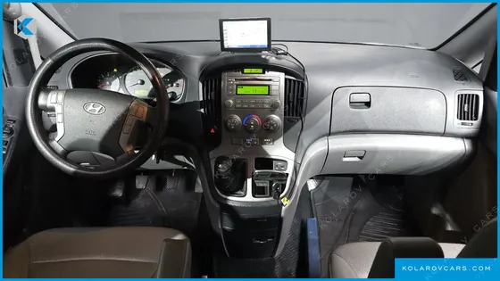 HYUNDAI STAREX 5-SEATER VAN