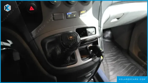 HYUNDAI STAREX 5-SEATER VAN