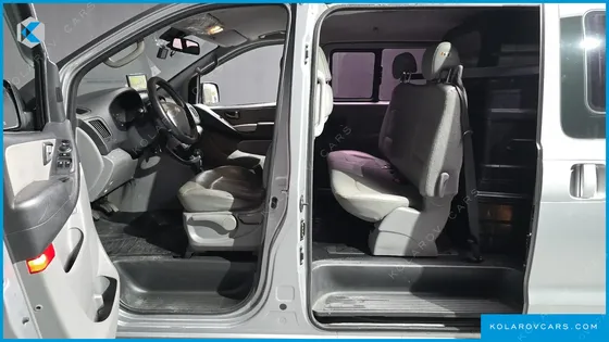 HYUNDAI STAREX 5-SEATER VAN
