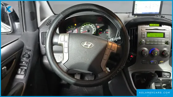 HYUNDAI STAREX 5-SEATER VAN