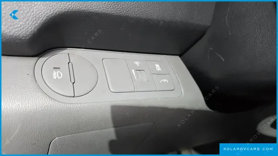 HYUNDAI STAREX 5-SEATER VAN