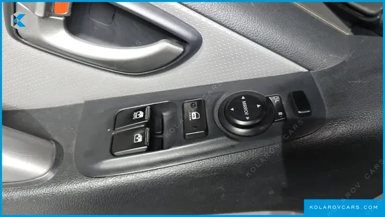 HYUNDAI STAREX 5-SEATER VAN