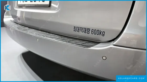 HYUNDAI STAREX 5-SEATER VAN