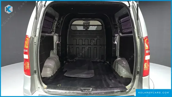 HYUNDAI STAREX 5-SEATER VAN