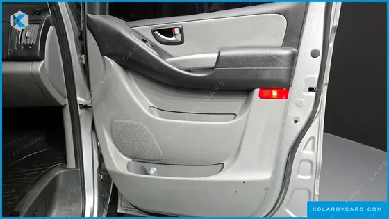 HYUNDAI STAREX 5-SEATER VAN