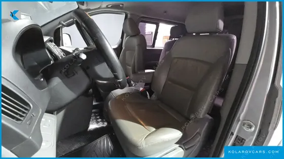 HYUNDAI STAREX 5-SEATER VAN
