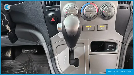 HYUNDAI STAREX 5-SEATER VAN