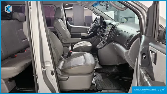 HYUNDAI STAREX 5-SEATER VAN