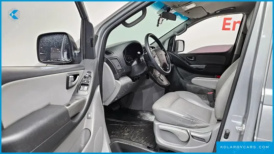 HYUNDAI STAREX 5-SEATER VAN