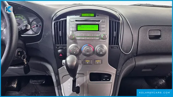 HYUNDAI STAREX 5-SEATER VAN