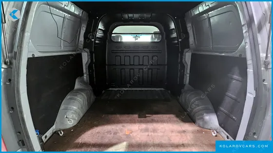 HYUNDAI STAREX 5-SEATER VAN