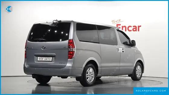 HYUNDAI STAREX 5-SEATER VAN