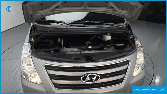 HYUNDAI STAREX 5-SEATER VAN