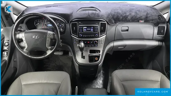 HYUNDAI STAREX 5-SEATER VAN