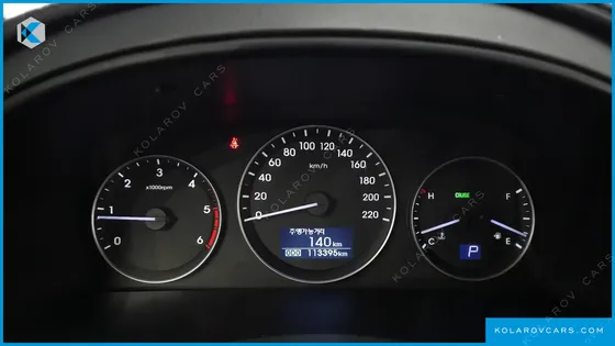 HYUNDAI STAREX 5-SEATER VAN