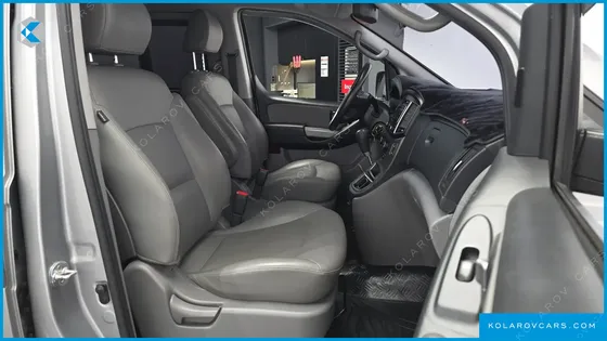 HYUNDAI STAREX 5-SEATER VAN
