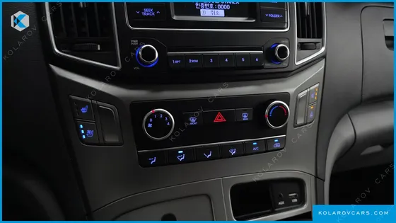 HYUNDAI STAREX 5-SEATER VAN