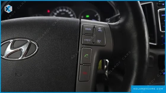 HYUNDAI STAREX 5-SEATER VAN