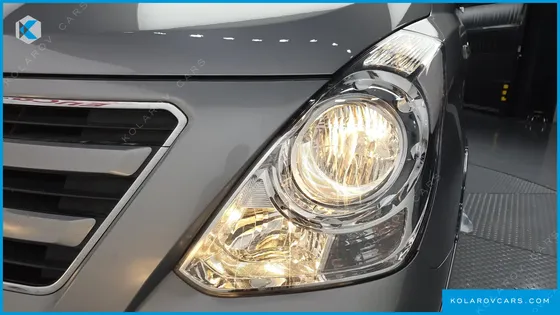 HYUNDAI STAREX 5-SEATER VAN