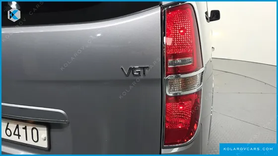 HYUNDAI STAREX 5-SEATER VAN